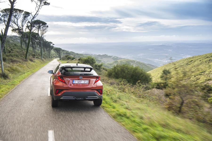  Toyota C-HR Hybrid 2019 года  (WW) (фото 78 из 174)